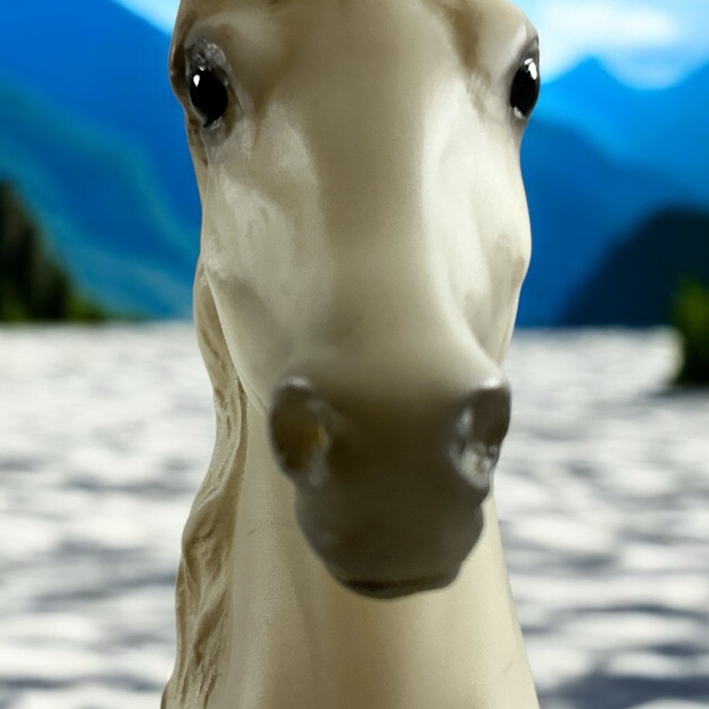Breyer's Toy Horse White Luz de Luna 1183
